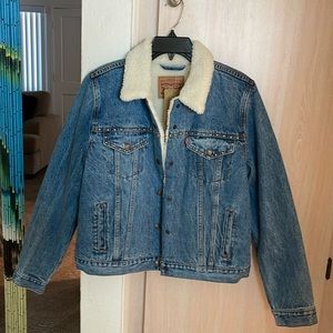 Levi Strauss & Co denim jacket with studs and Sherpa lining size M